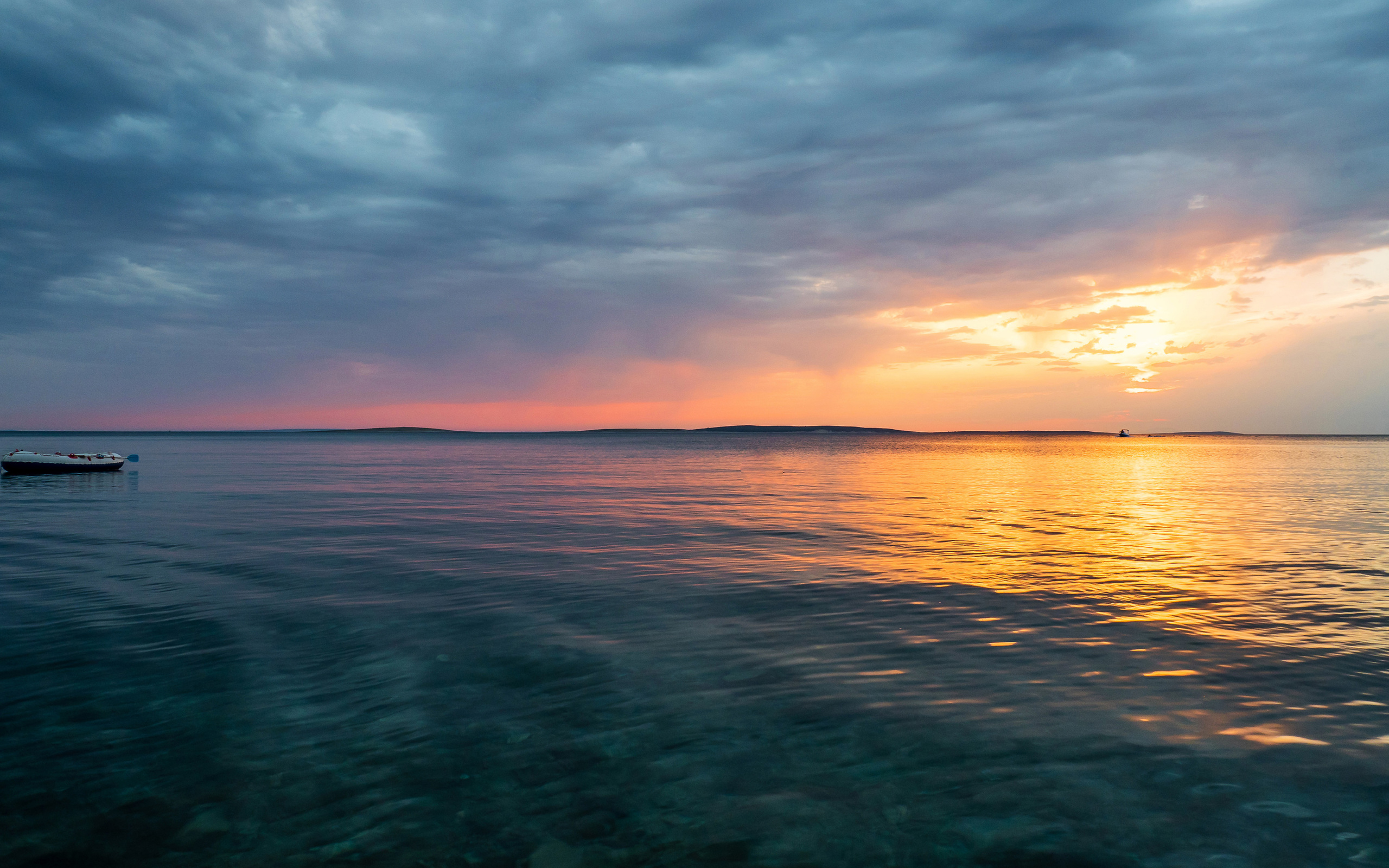 silent-lake-4k-4t-2560x1600.jpg