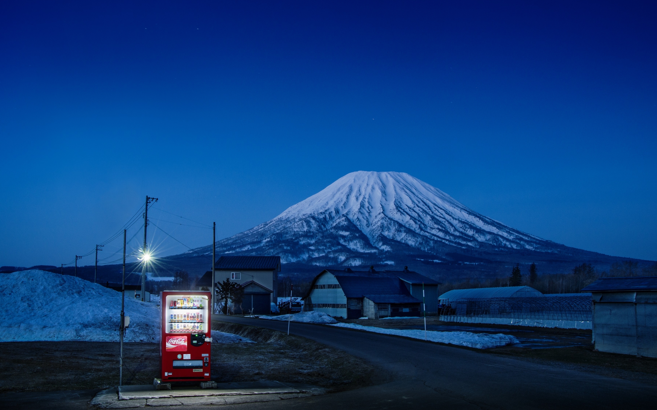 vending-machine-japan-mount-fuji-4k-cx-2560x1600.jpg