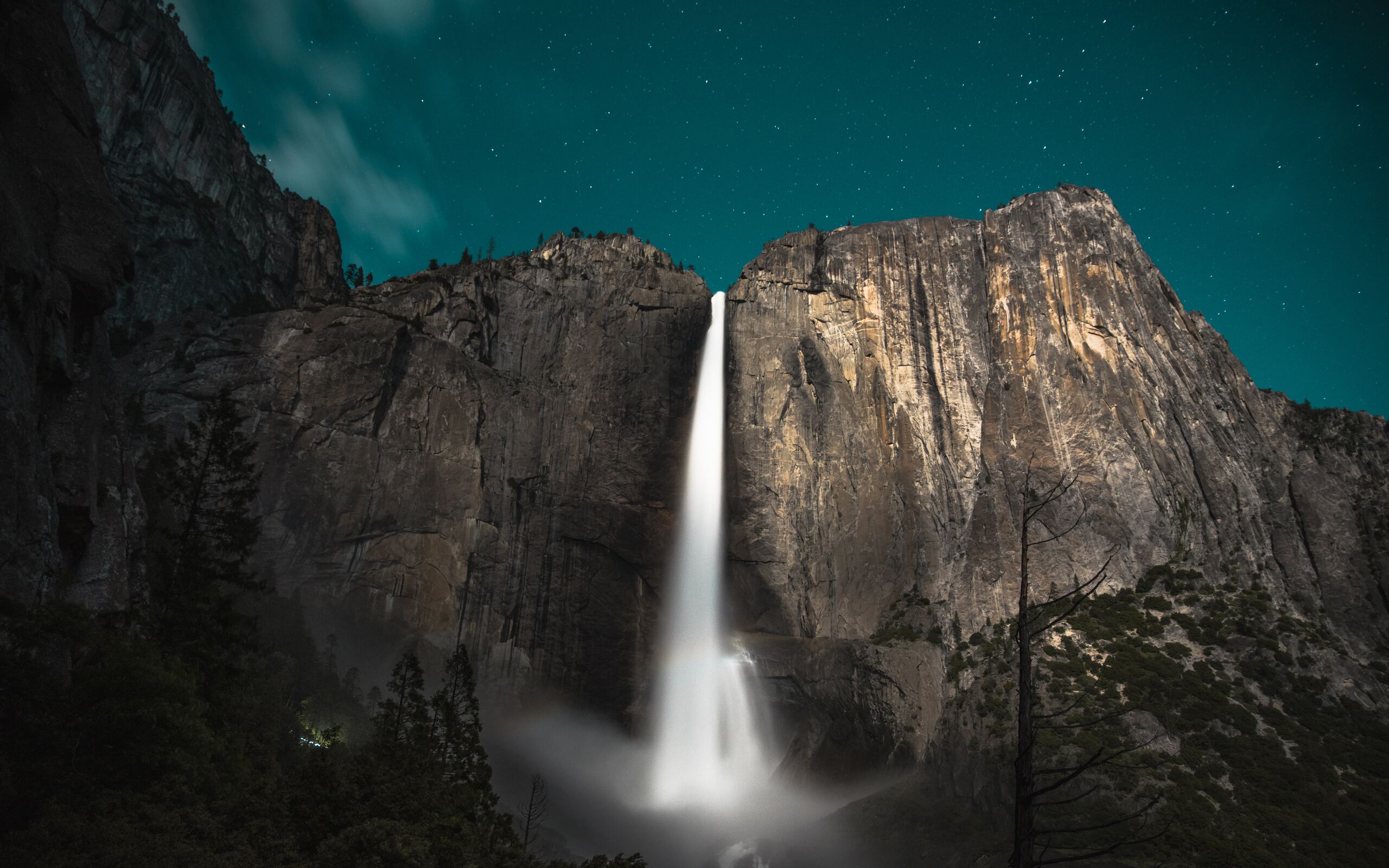 1_yoesmite-valley-waterfall-is-2560x1600.jpg