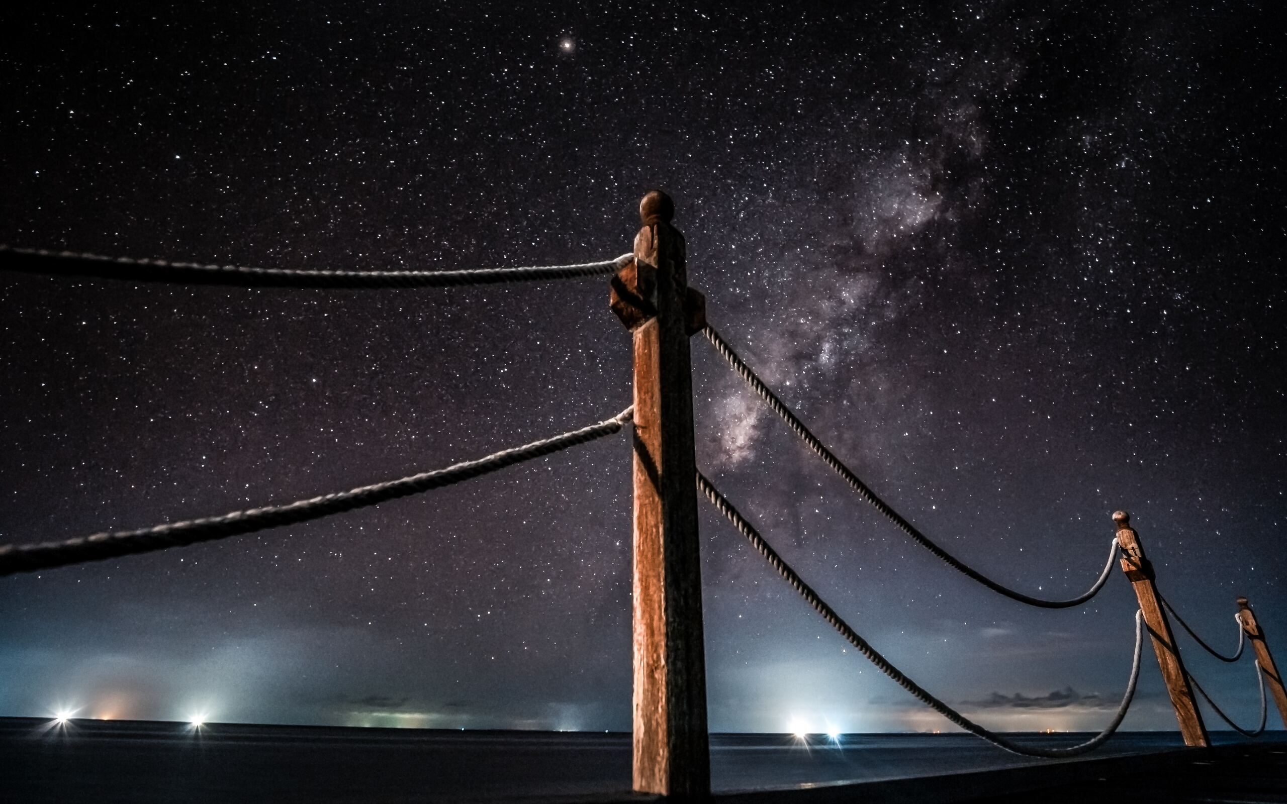 fence-sky-5k-jn-2560x1600.jpg