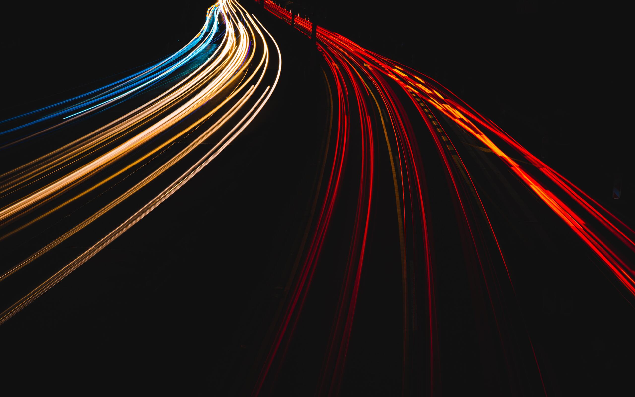 light-trails-on-a-german-autobahn-5k-gb-2560x1600.jpg