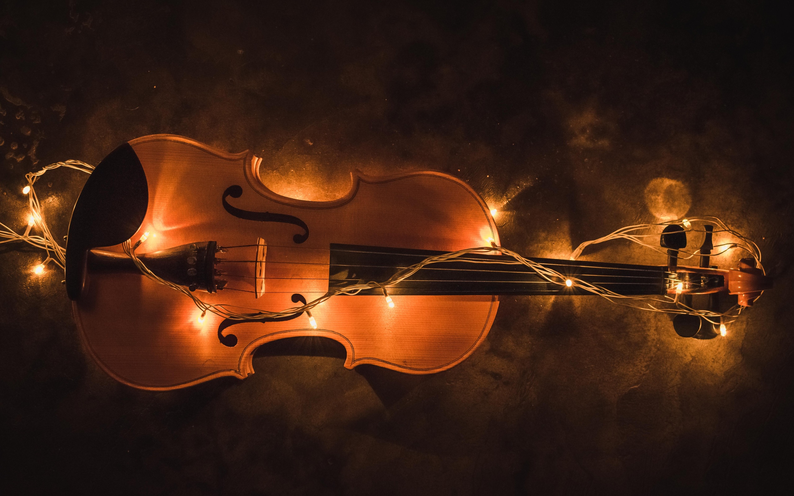 violin-lighting-instrument-na-2560x1600.jpg