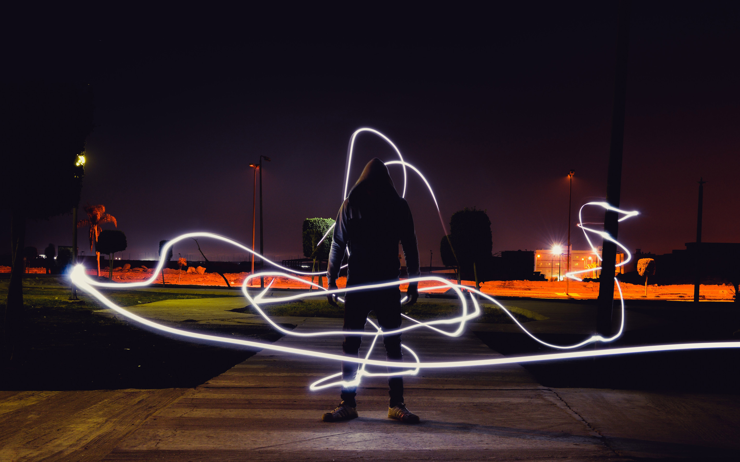 hoodie-boy-light-timelapse-cw-2560x1600.jpg